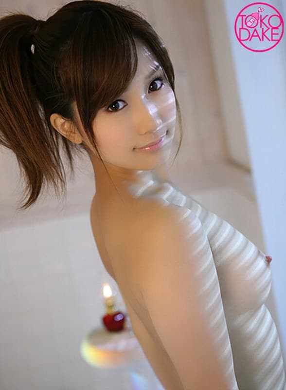 【お得】こじみなちゃんのAV女優のスタートはここから。緊張のインタビューから恥ずかしい初脱ぎ。初玩具責めではマ○コを責められて、糸引く愛液。更に初めての指マン大量連続潮吹き。カメラにかかった潮をゴメンしながら拭くみなみちゃんがカワイイ! 小島みなみ